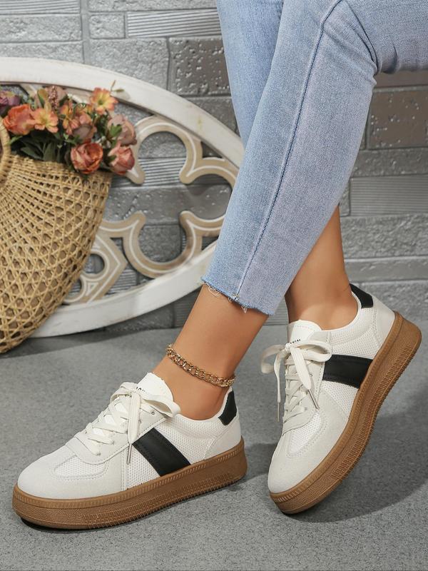 Women's Letter Patched Lace Up Low Top Skate Shoes, Casual Comfortable Platform Shoes for Daily Wear, Female Round Toe Casual Sneakers for All Seasons, for Fall