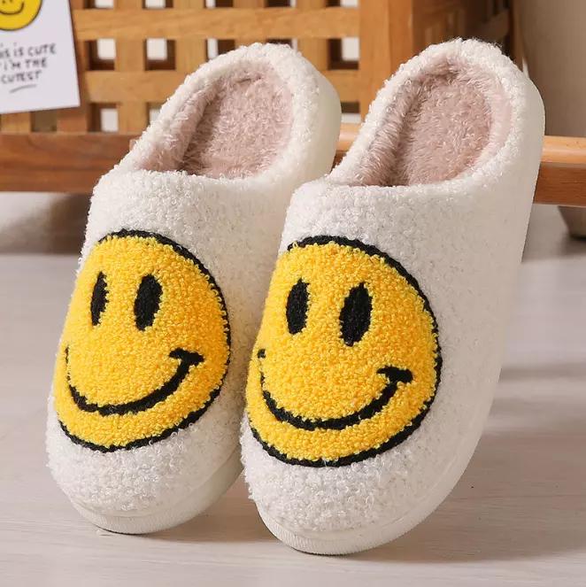 Cute Smile Face Slippers for Women and Men, Soft Plush Comfy Warm Couple Slip-On House Happy Face Slippers Girl Walking Shoes Footwear Flipflop Footwear Flipflop