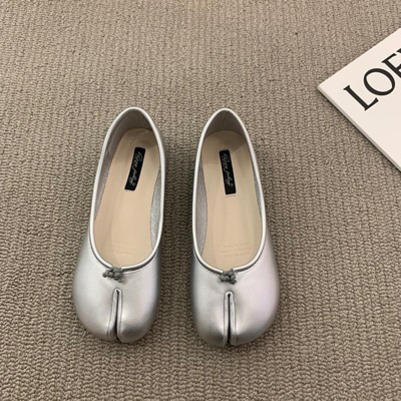 Slip-on Red Split Toe Trotter Horseshoe Gommino Flat New Low-Cut Pumps Soft Bottom Pumps Women