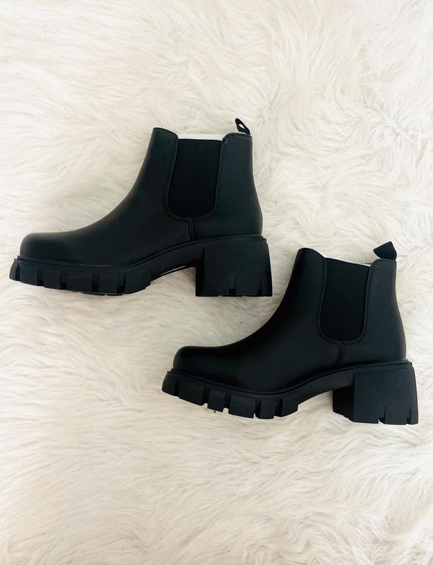 Perfect Black Boots In Color Black