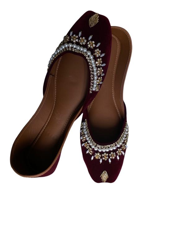 Women Padded embroidered Leather Flats, Shoes  Khussa  Jutti for party wear