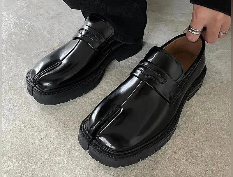 Split toe horseshoe shoes for men's thick sole Lefu shoes Tabi shoes patent leather Korean version trend casual leather shoes