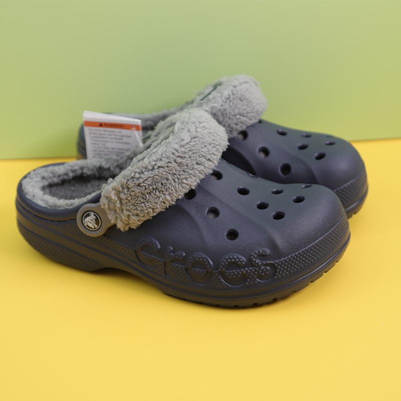 Crocs Unisex Adult Classic Fleece-Lined Clogs, Lightweight Comfortable and Warm Plush Slippers