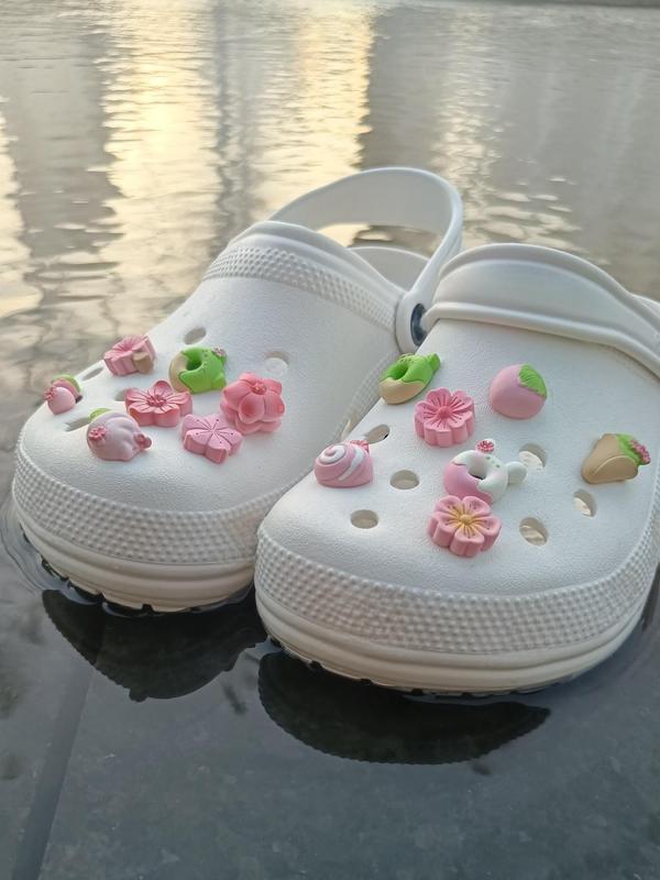 Cute Flower & Doughnut Design Shoes Decorations (1 Set), Novelty Shoes Decorations for Vented Clogs, Fashionable Shoes Accessories for Women & Girls