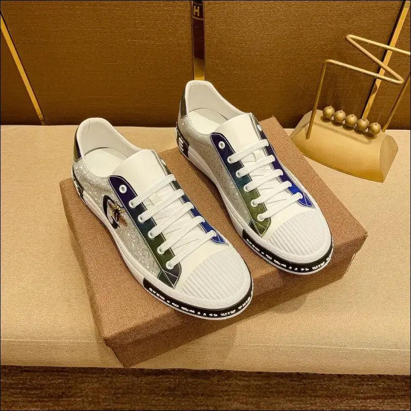 Italy Designers Men's Casual shoes luxury fashion Genuine leather Business leather Bee shoes Lace-up Sports classic Sneakers